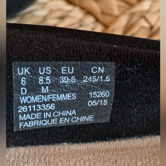 EUC/new condition Clarks Cloudsteppers. Size 8.5. - Picture 3 of 3